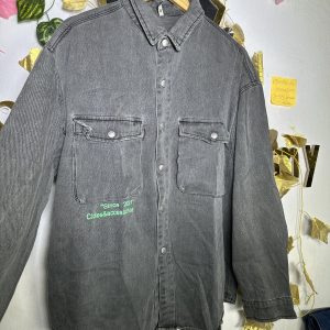 Men slogan graphic flap pocket button up long sleeve denim top shirt